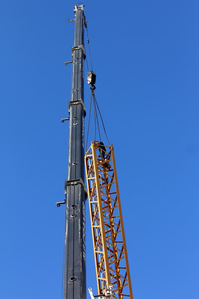 塔吊93 #塔机租赁拆回库房,待几天安装, 一日不脱贫,搞" href="https://v.paixin.com/photocopyright/21467911